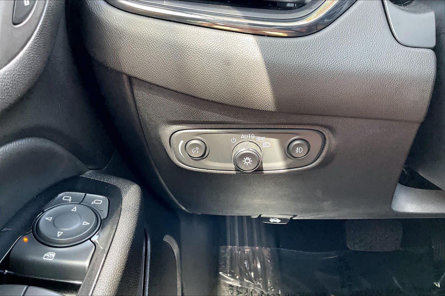 Used 2023 Chevrolet Equinox Premier w/ Redline Edition FWD image 32