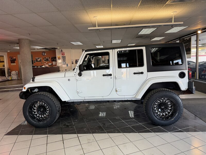 Used 2018 Jeep Wrangler Unlimited Sahara image 2