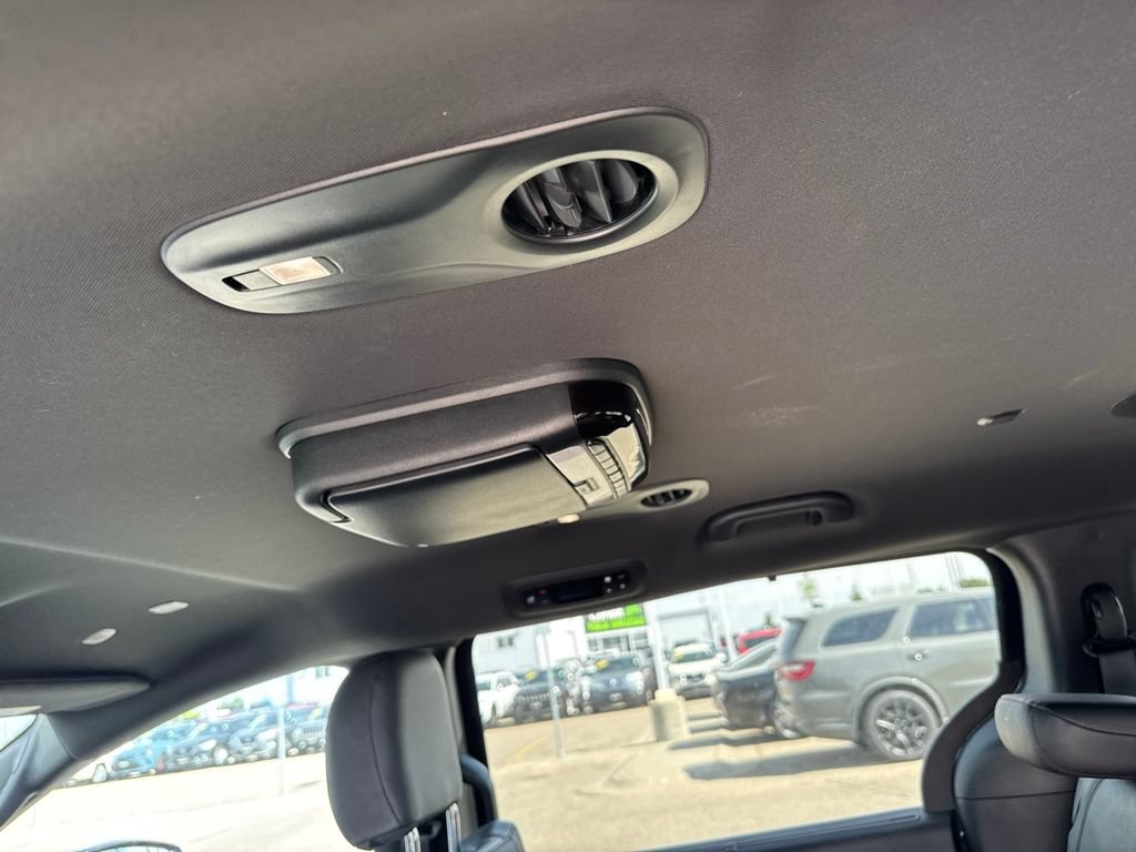 Used 2020 Chrysler Pacifica Touring-L FWD image 9