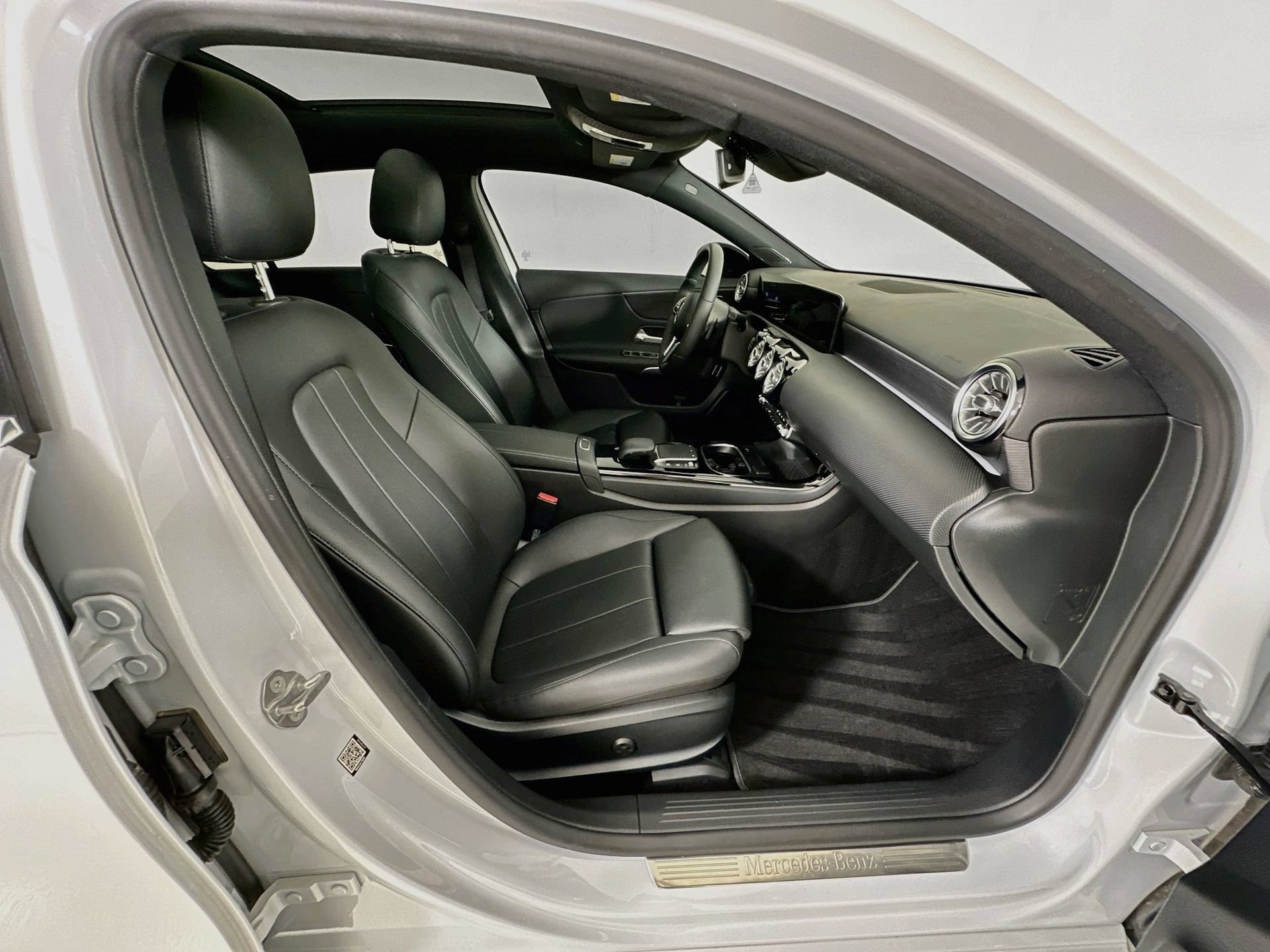 Used 2021 Mercedes-Benz A 220 4MATIC image 32