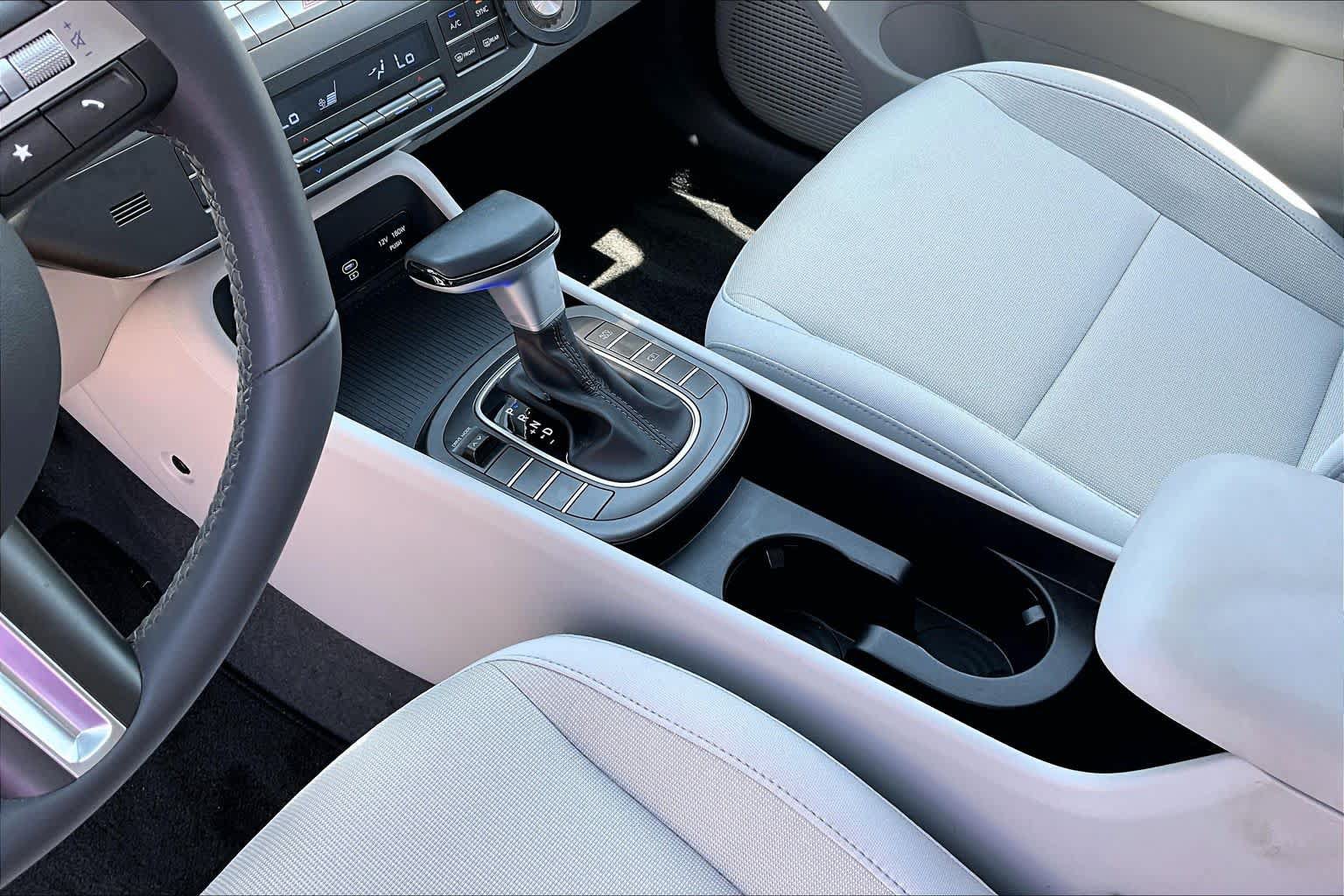 Used 2025 Hyundai Kona SEL FWD image 14