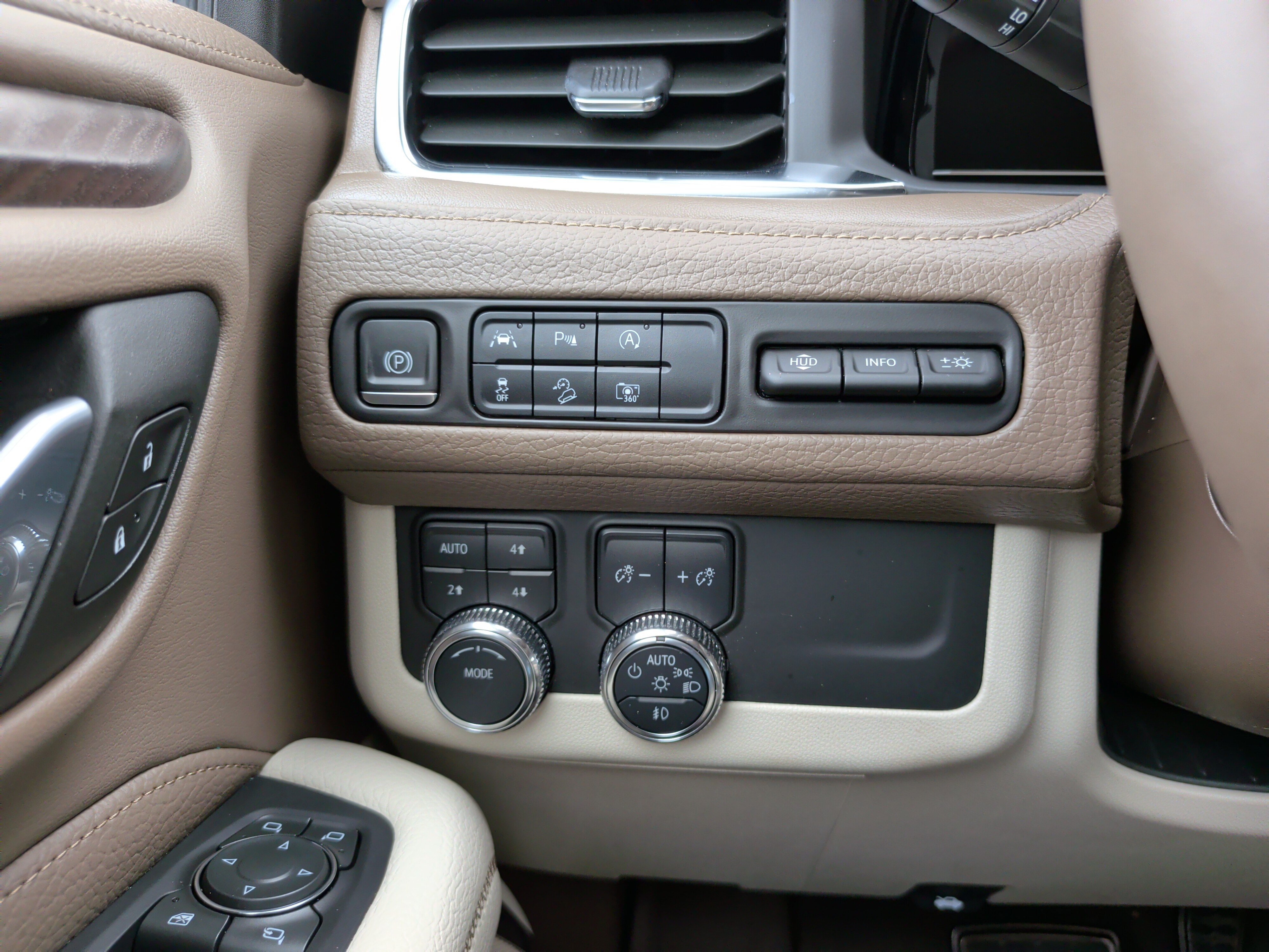 Used 2024 GMC Yukon Denali AWD/4WD image 24