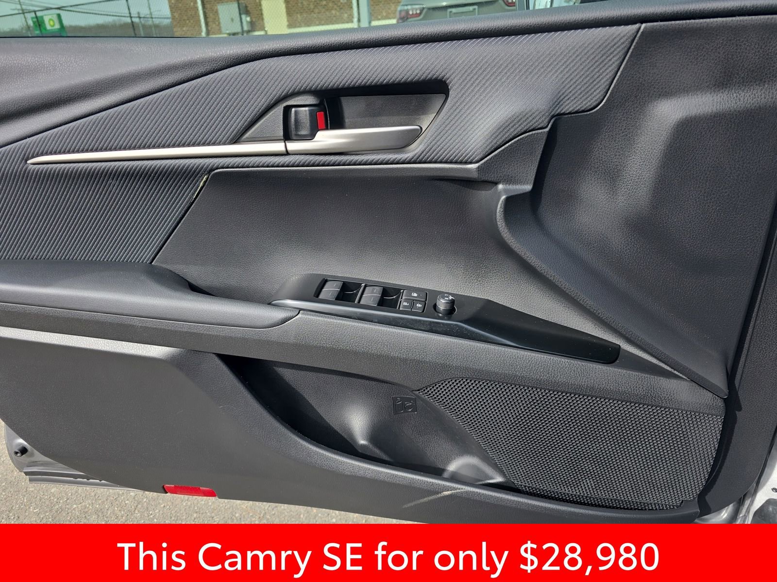 Used 2025 Toyota Camry SE image 32