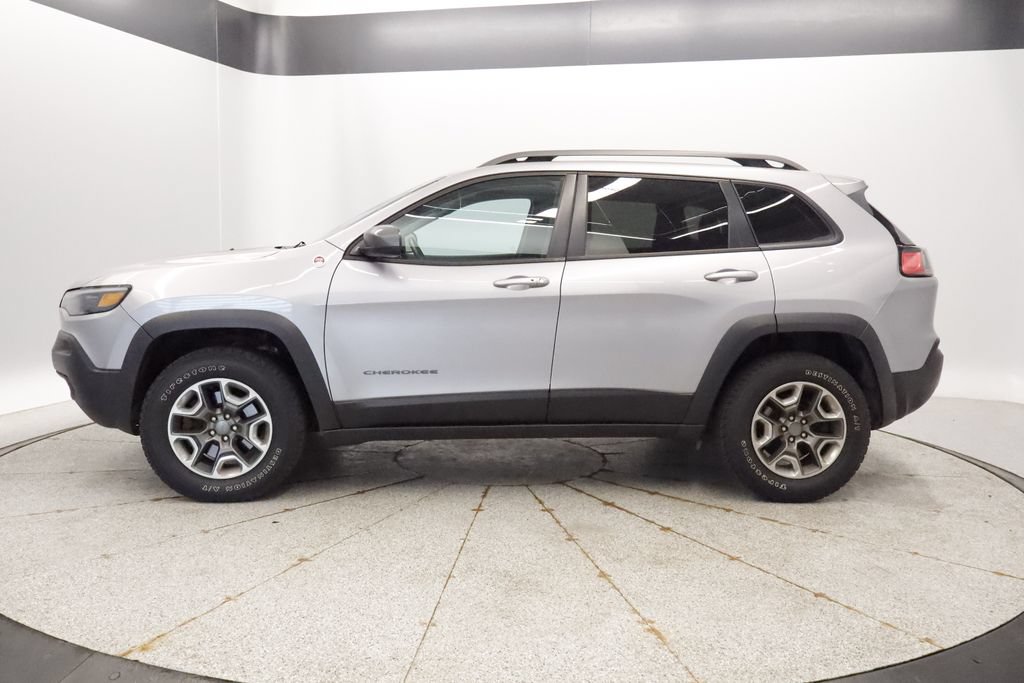 Used 2019 Jeep Cherokee Trailhawk w/ Comfort & Convenience Group AWD/4WD image 2