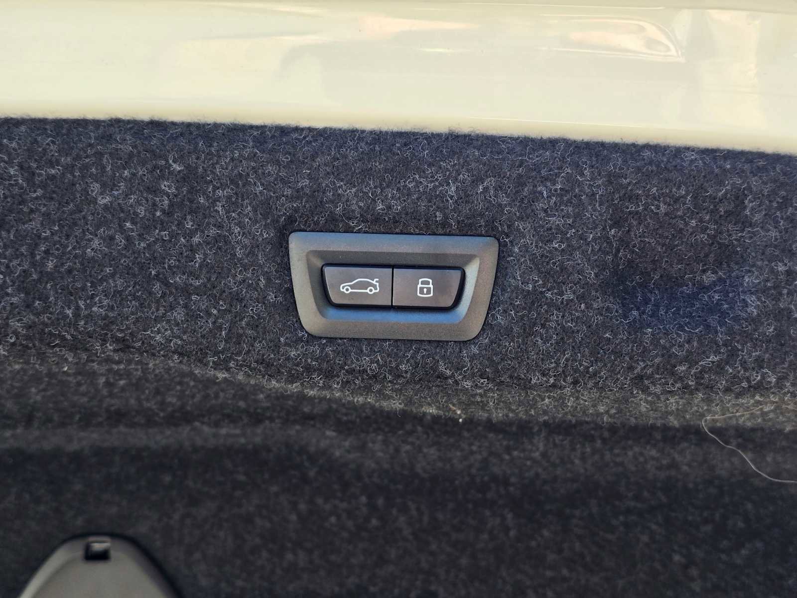 Used 2024 BMW i5 eDrive40i w/ M Sport Package image 17