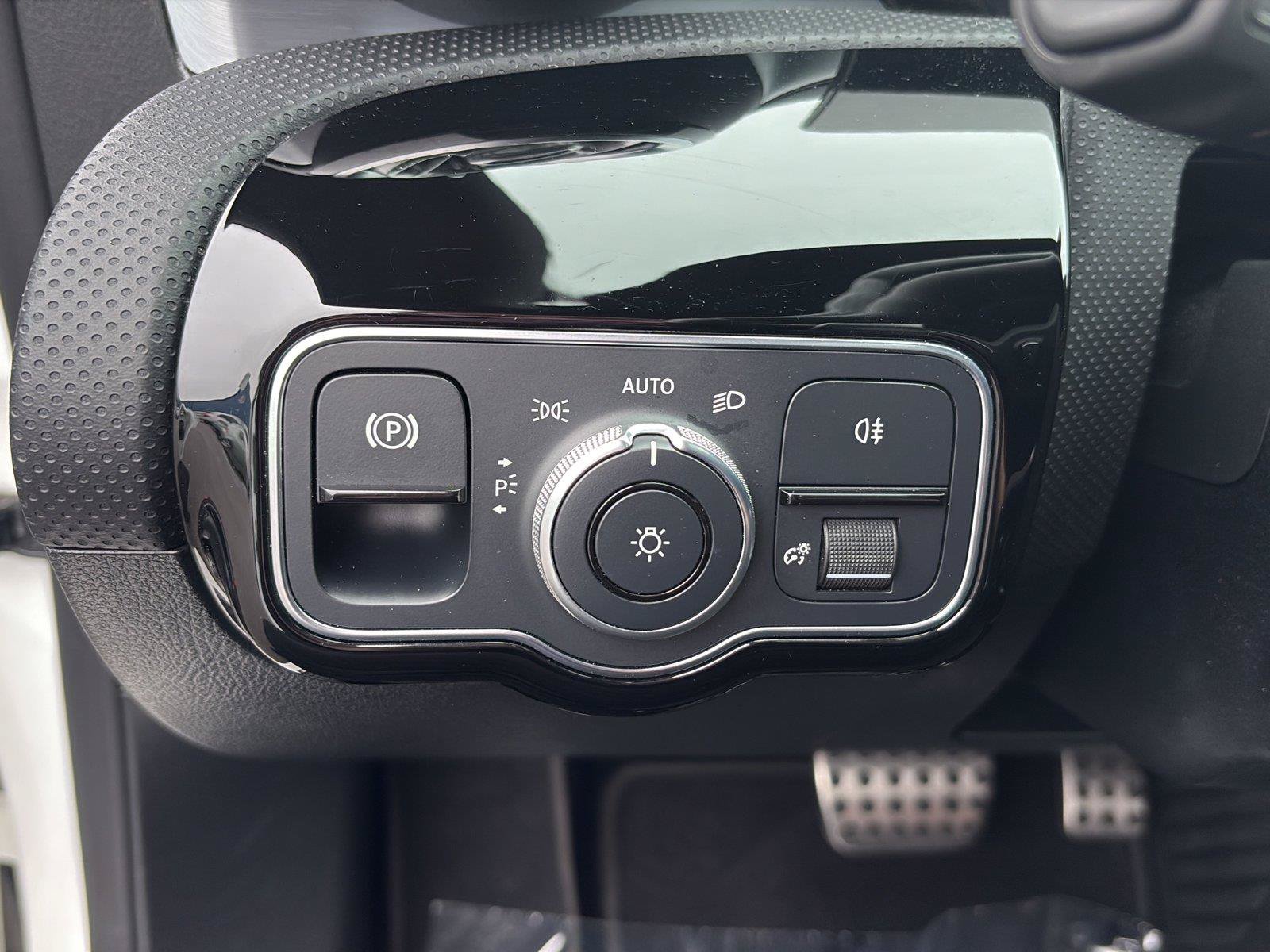 Used 2021 Mercedes-Benz CLA 35 AMG 4MATIC image 29
