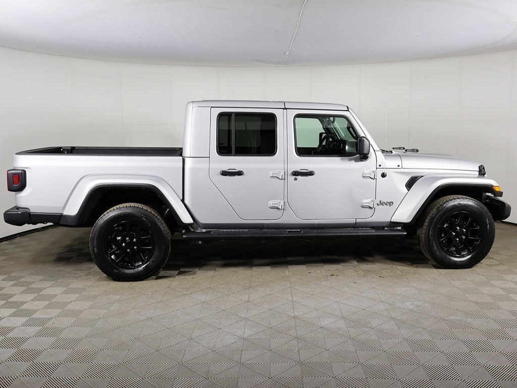 Used 2023 Jeep Gladiator Overland image 11