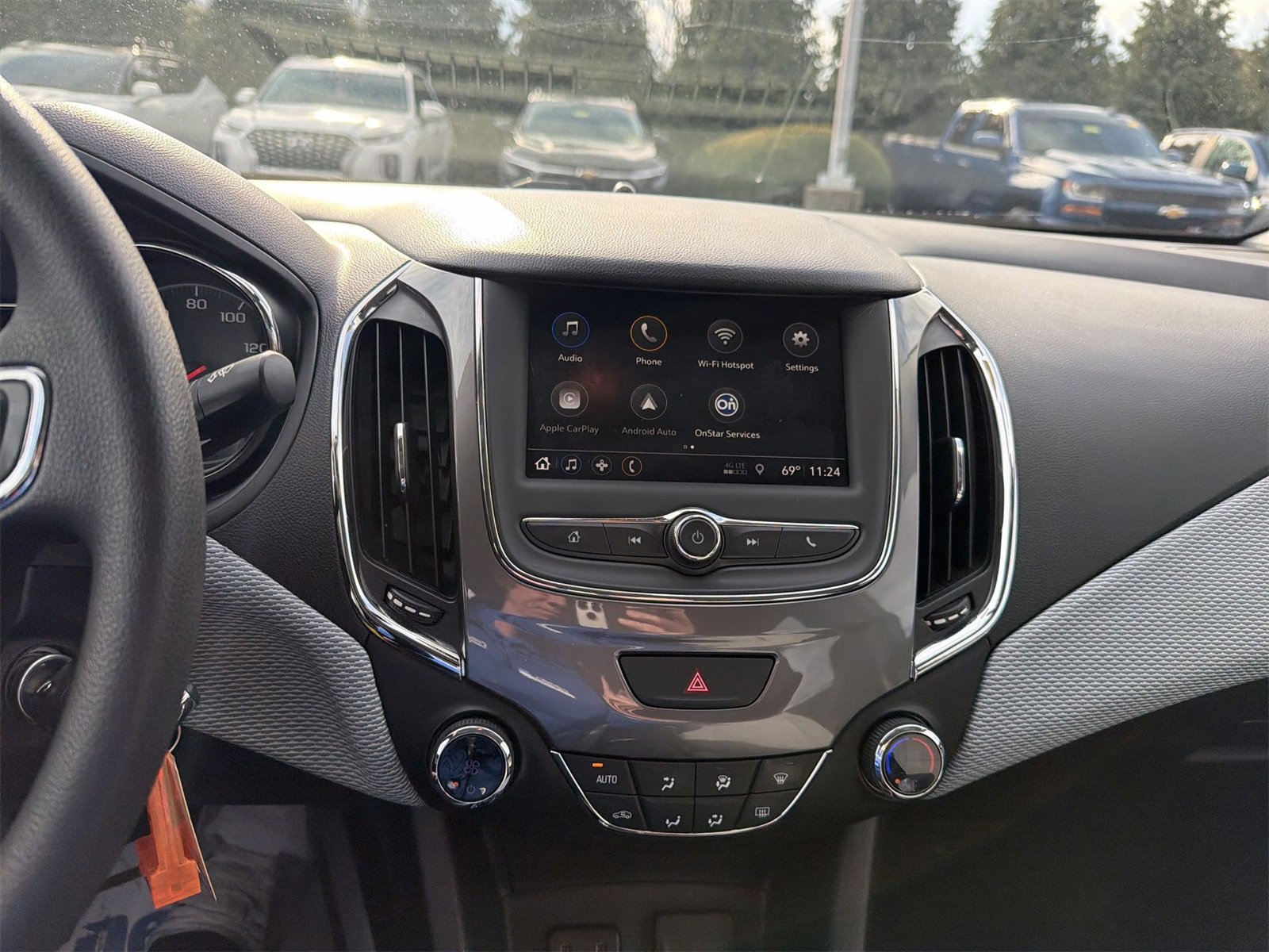 Used 2019 Chevrolet Cruze LT image 11