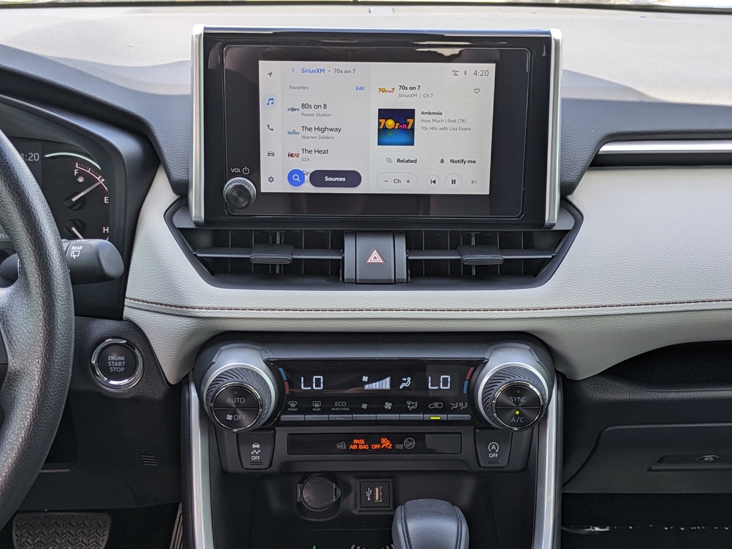 Used 2025 Toyota RAV4 XLE w/ Convenience Package FWD image 18