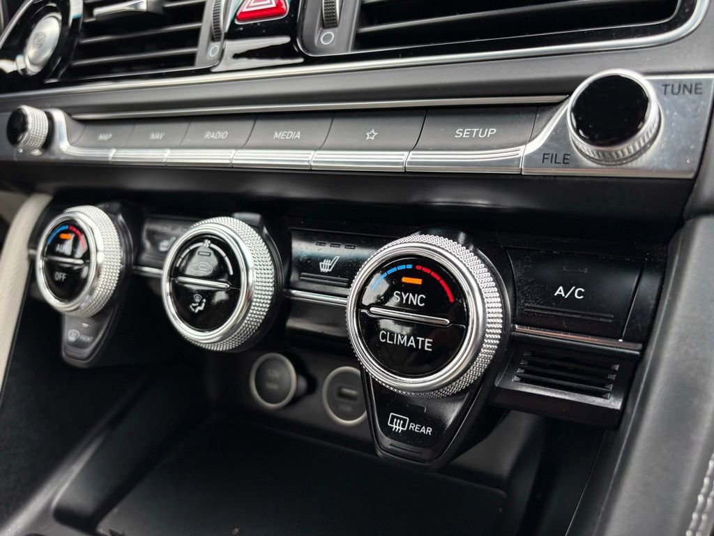 Used 2023 Genesis G70 2.0T image 31