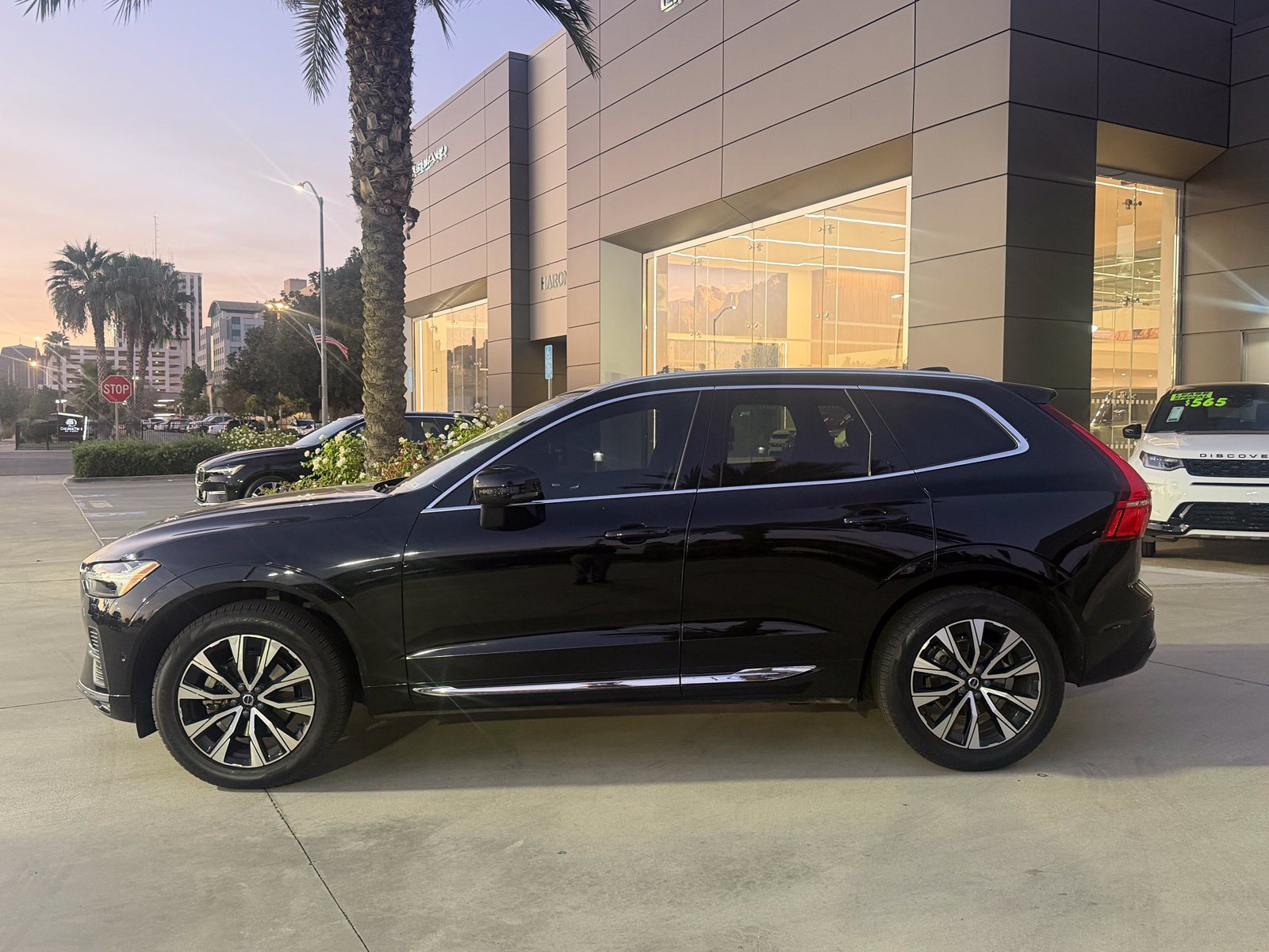 Used 2023 Volvo XC60 B5 Plus AWD/4WD image 3