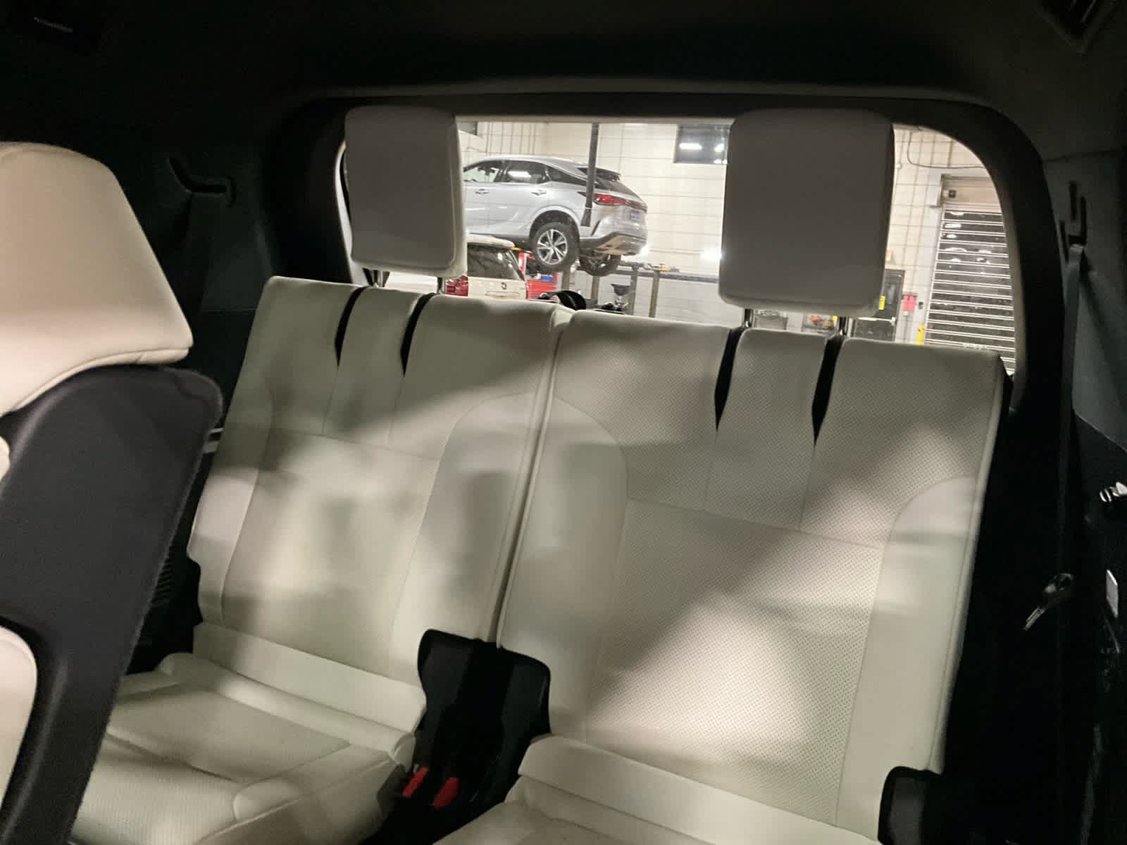Used 2022 Lexus LX 600 4WD w/ Luxury Package image 26