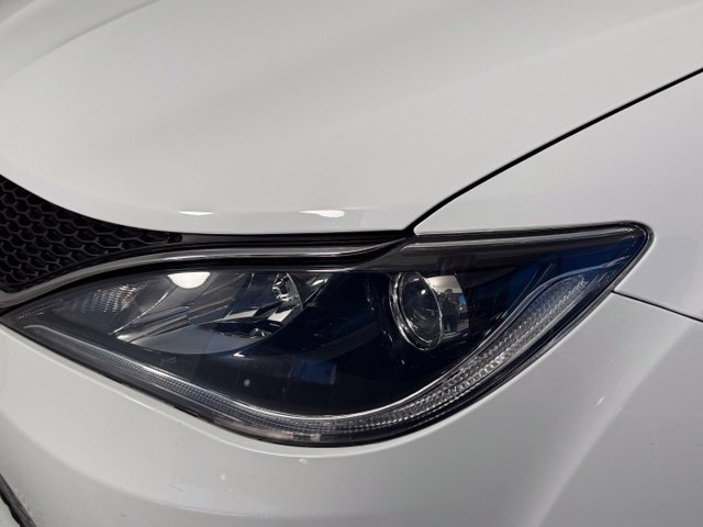 Used 2018 Chrysler Pacifica Limited w/ Tire & Wheel Group FWD image 12