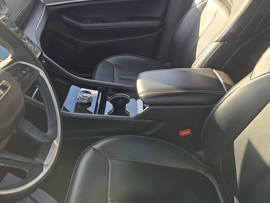 Used 2023 Jeep Grand Cherokee L Limited image 11