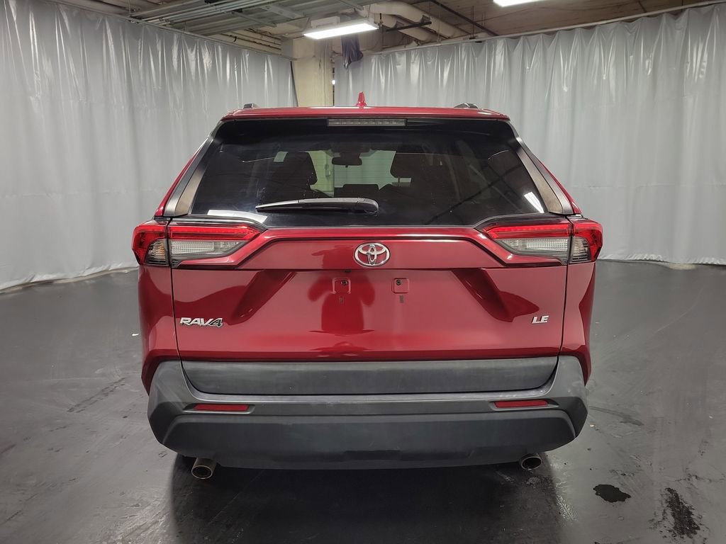 Used 2021 Toyota RAV4 LE image 7