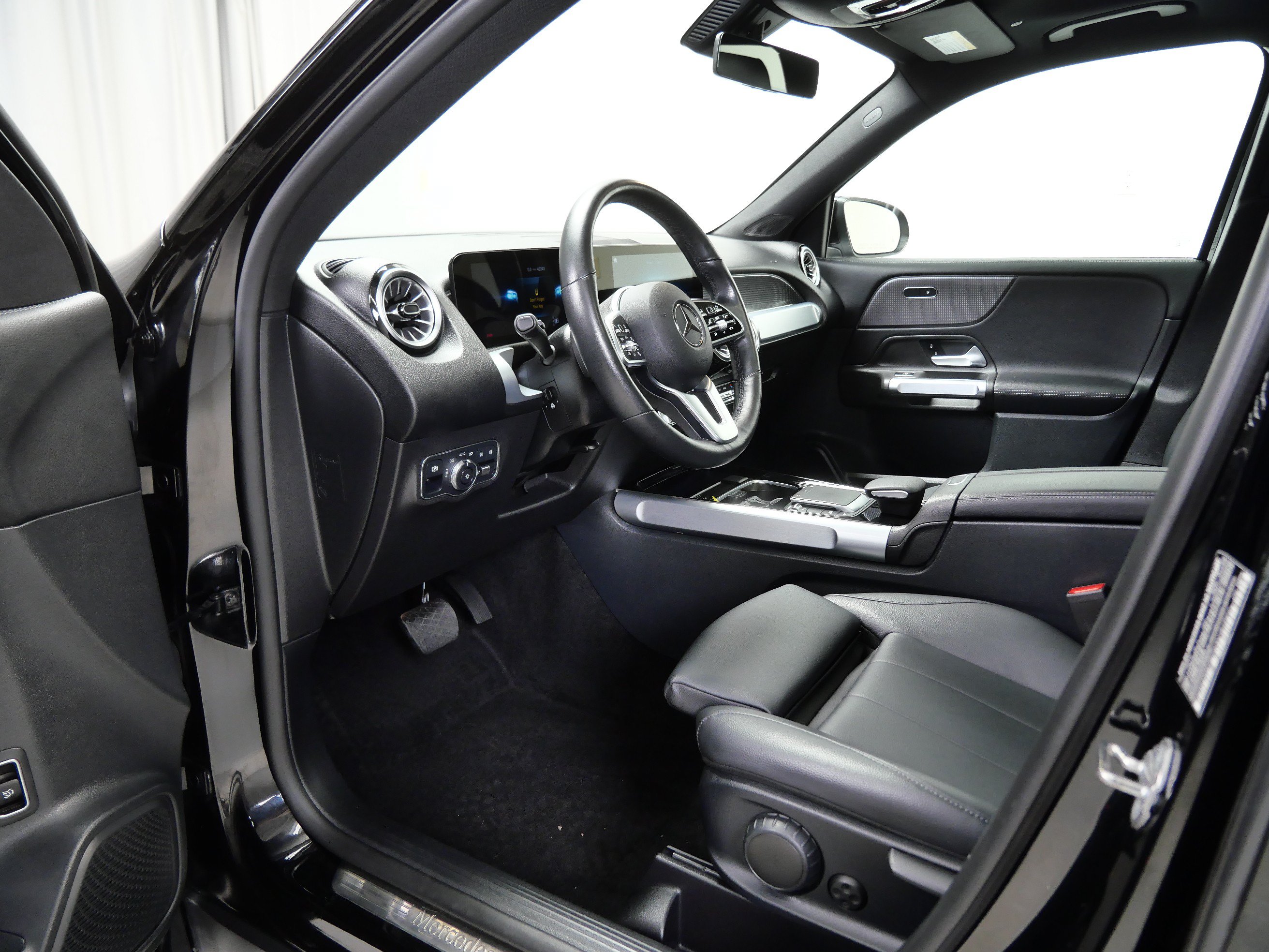 Certified 2022 Mercedes-Benz GLB 250 4MATIC image 14