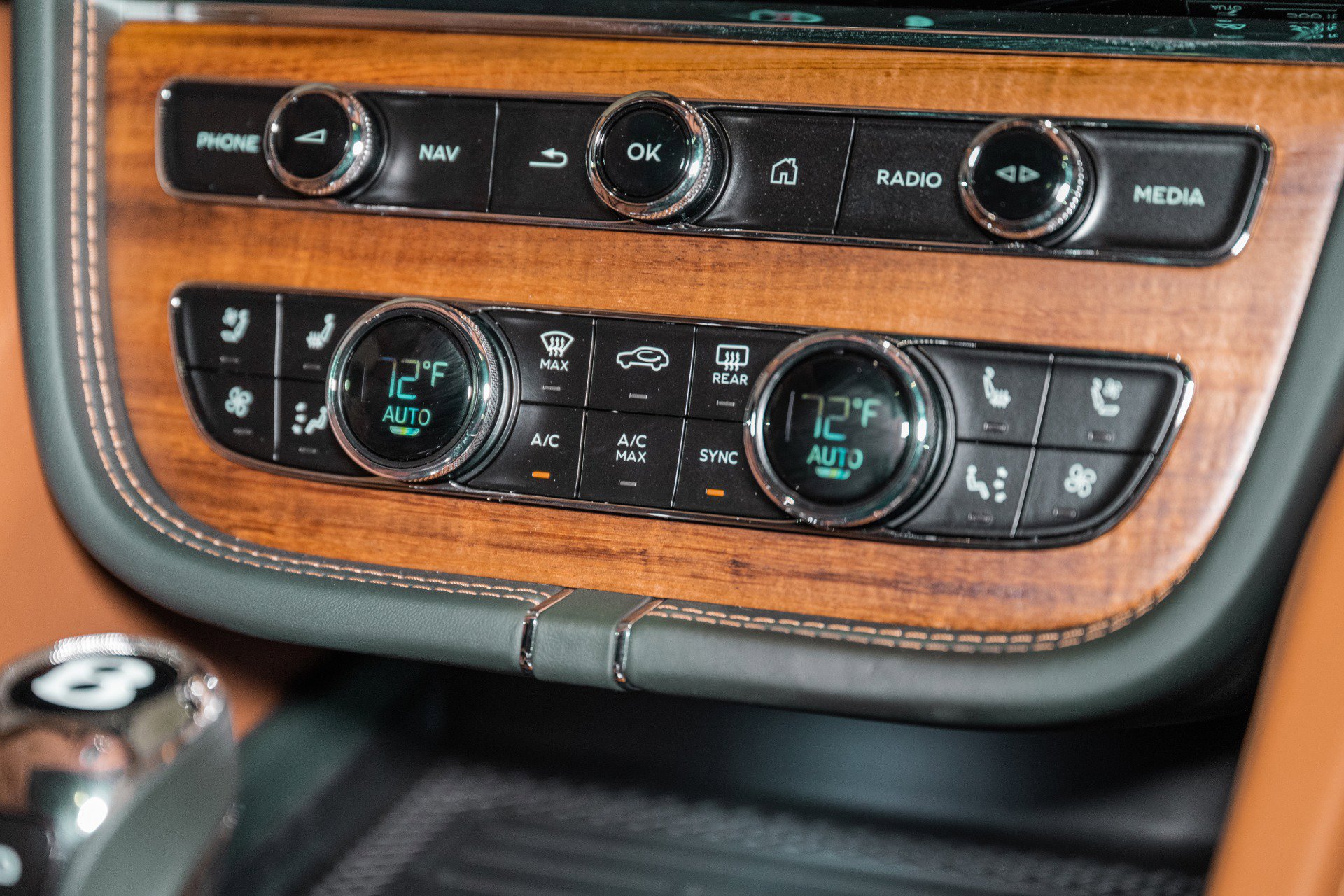 New 2025 Bentley Bentayga image 40