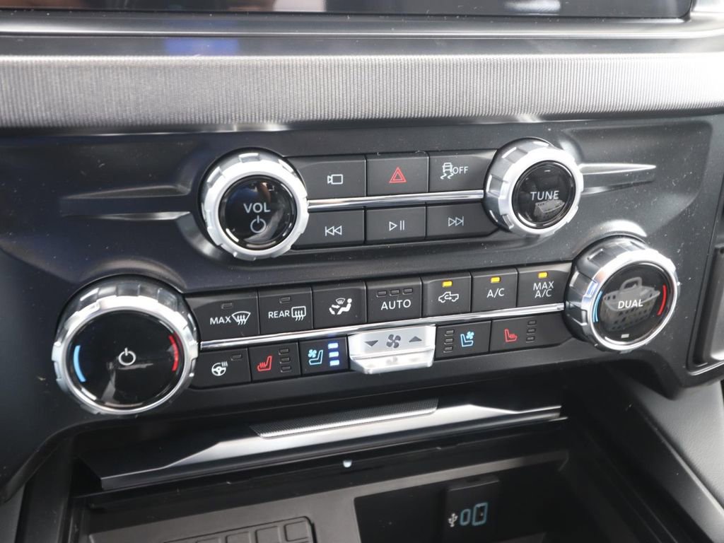 New 2026 Ford F250 Platinum w/ Tremor Off-Road Package image 23