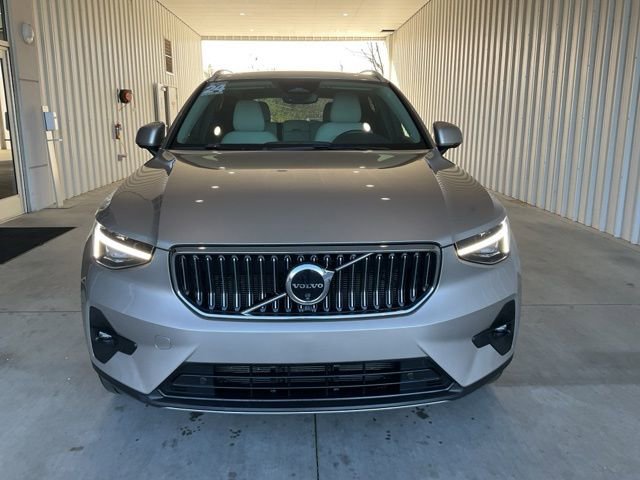 Used 2024 Volvo XC40 B5 Plus w/ Protection Package Premier image 26