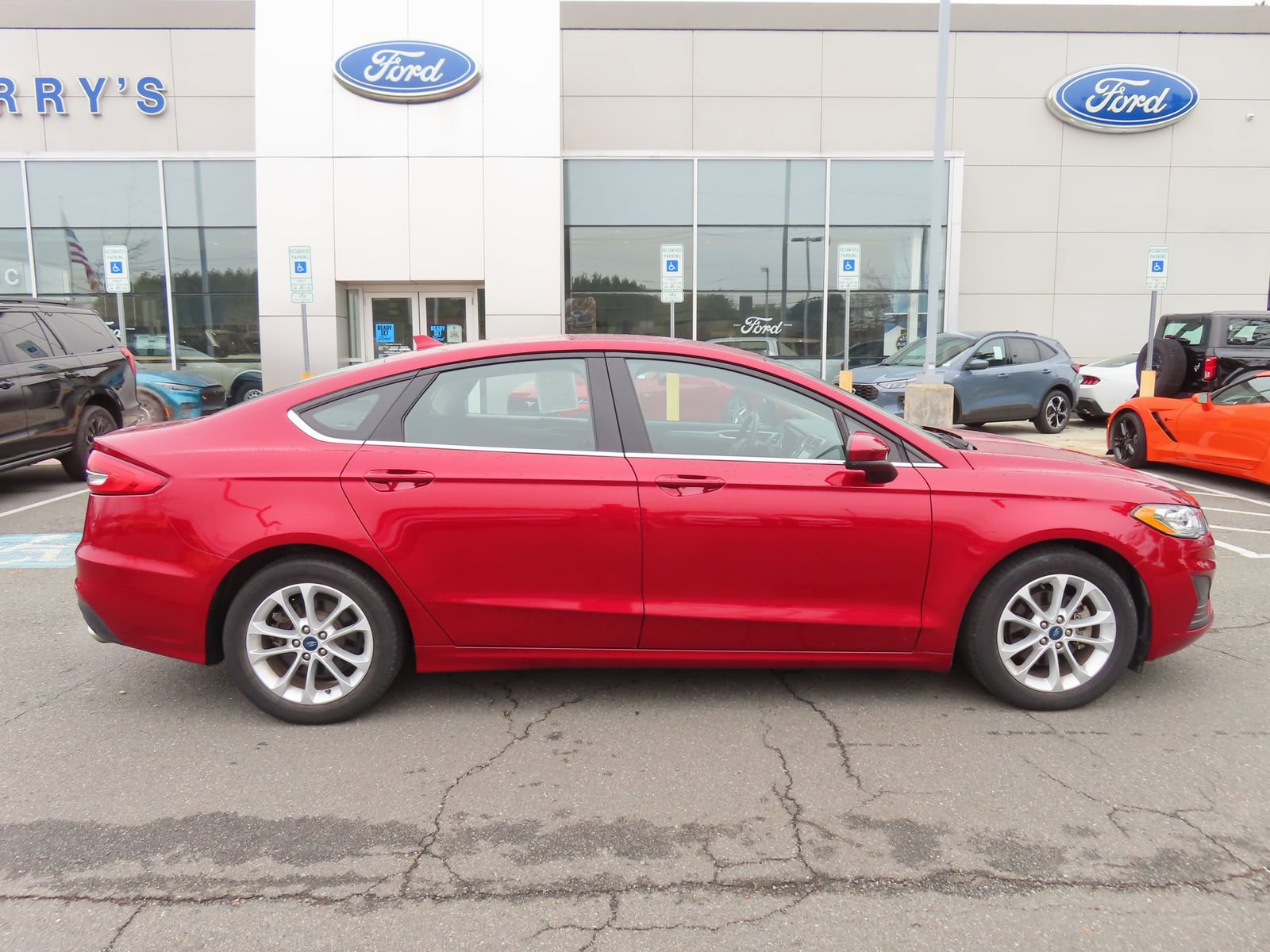 Used 2019 Ford Fusion SE image 4