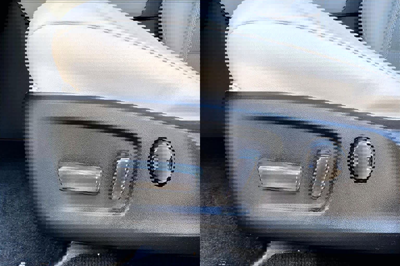 Used 2016 Lexus RX 450h F Sport w/ Cold Weather Package image 34