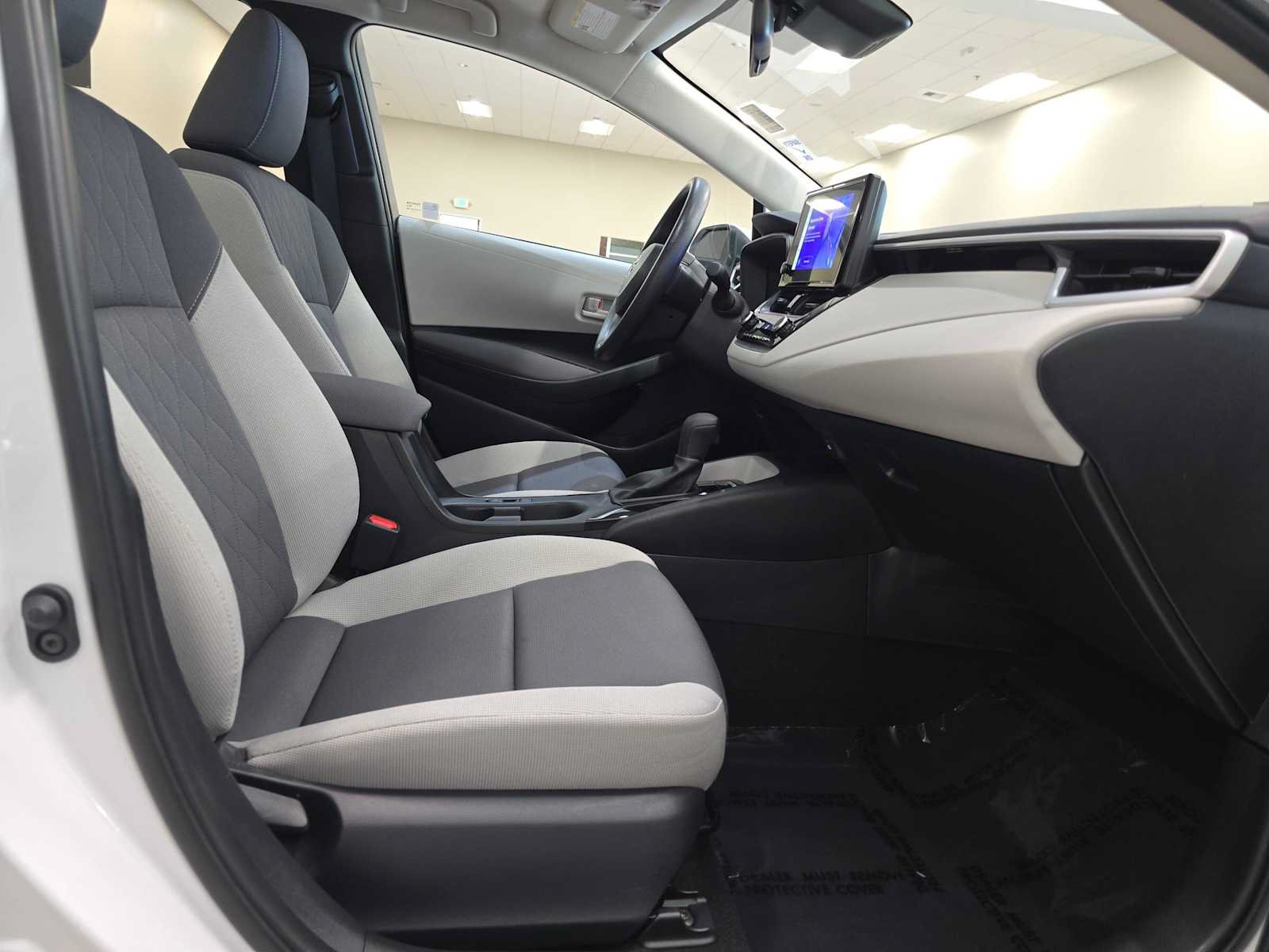 Certified 2025 Toyota Corolla LE w/ LE Premium Package FWD image 27