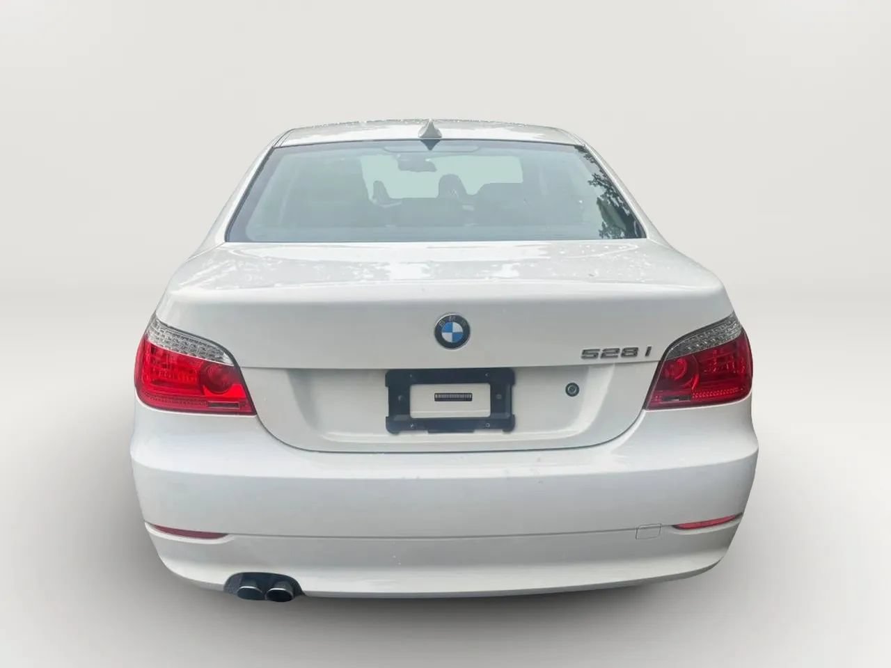 Used 2010 BMW 528i xDrive Sedan AWD/4WD image 5