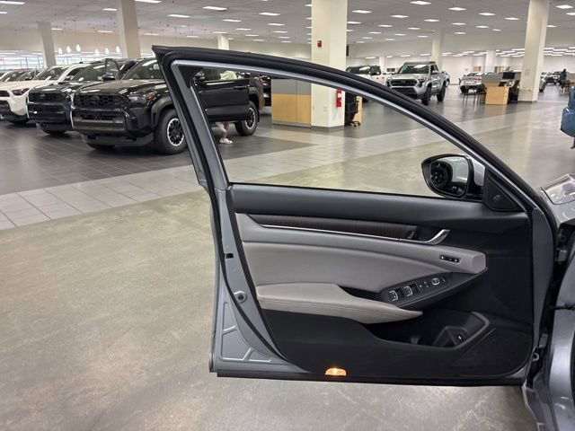 Used 2018 Honda Accord Touring image 19