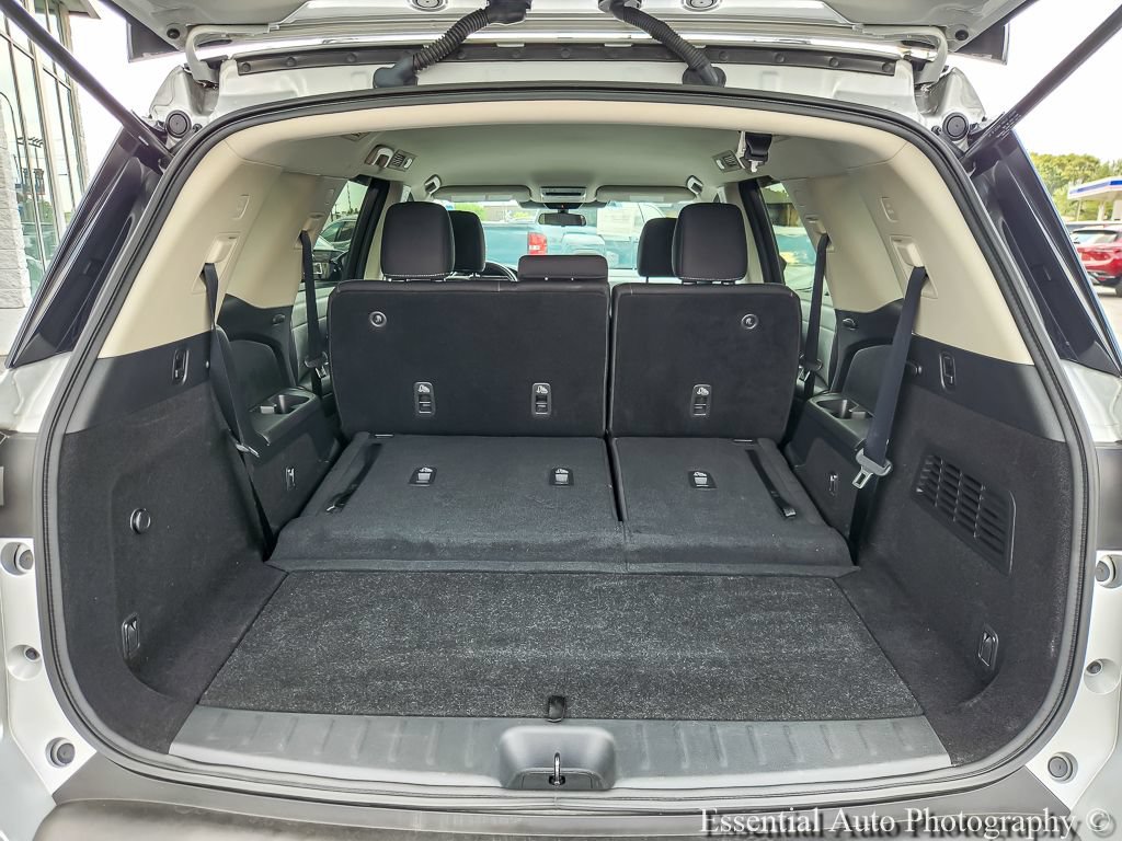 Used 2022 Nissan Pathfinder SV AWD/4WD image 17