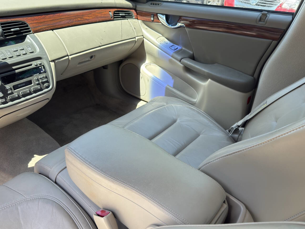Used 2003 Cadillac De Ville w/ Comfort & Convenience Package FWD image 33