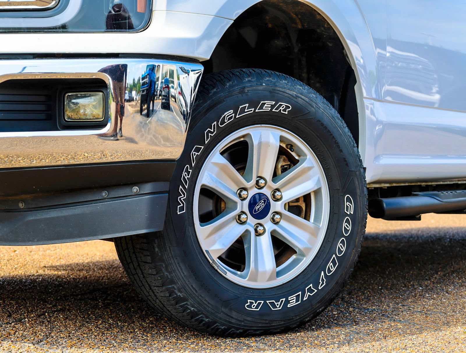 Used 2019 Ford F150 XL w/ Equipment Group 101A Mid AWD/4WD image 2