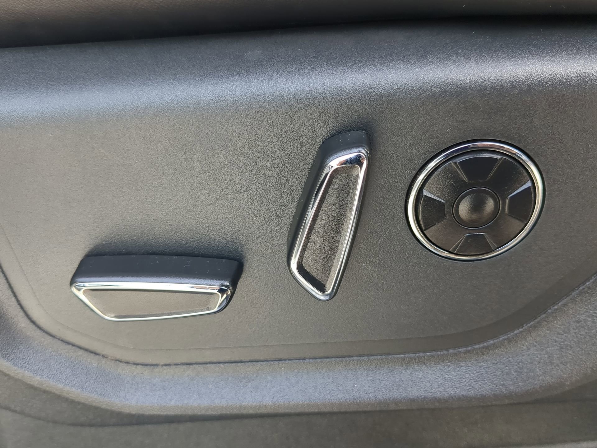 Certified 2022 Ford F250 Platinum w/ FX4 Off-Road Package image 48