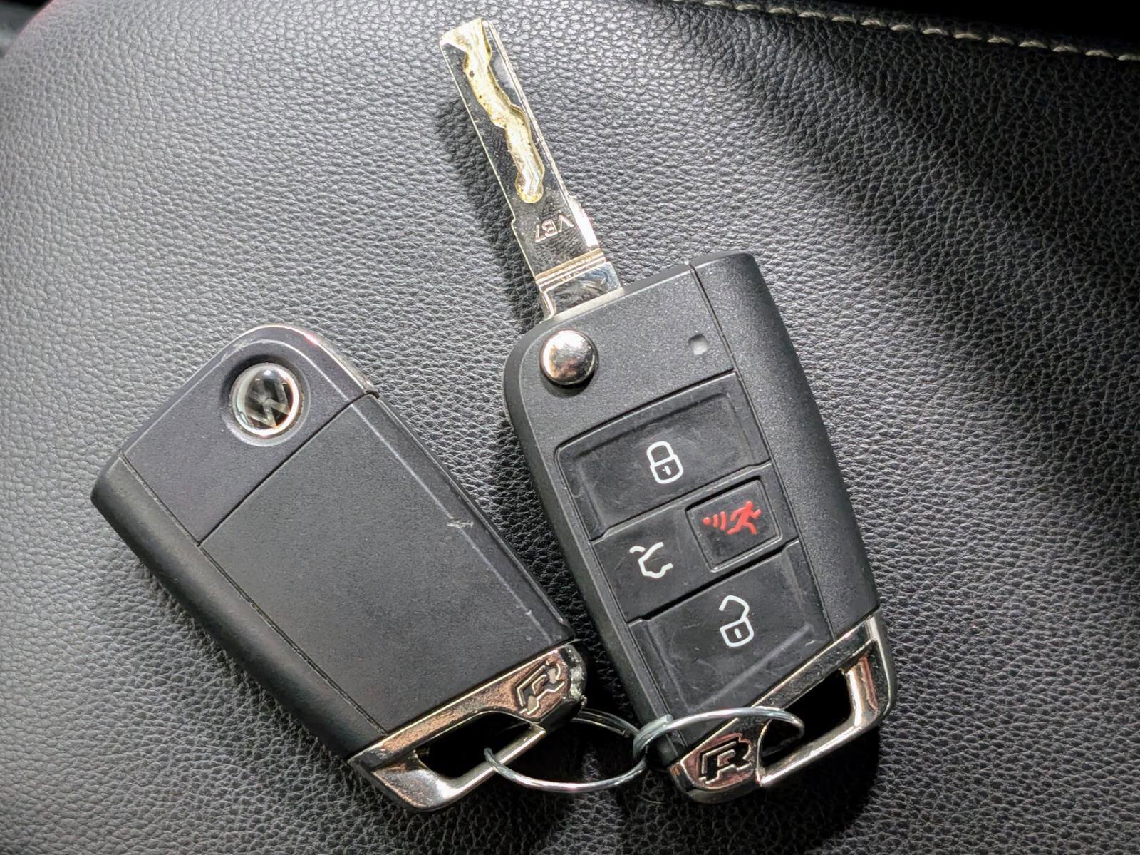 Used 2019 Volkswagen Golf 4-Door image 39