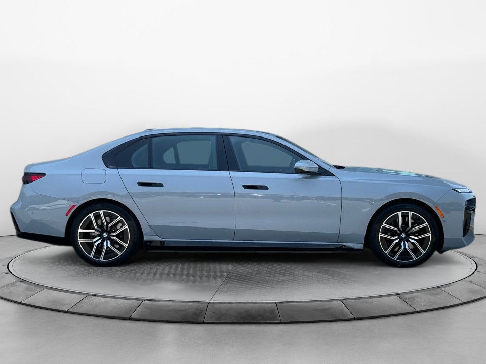 Certified 2024 BMW i7 eDrive50 w/ M Sport Package RWD image 8
