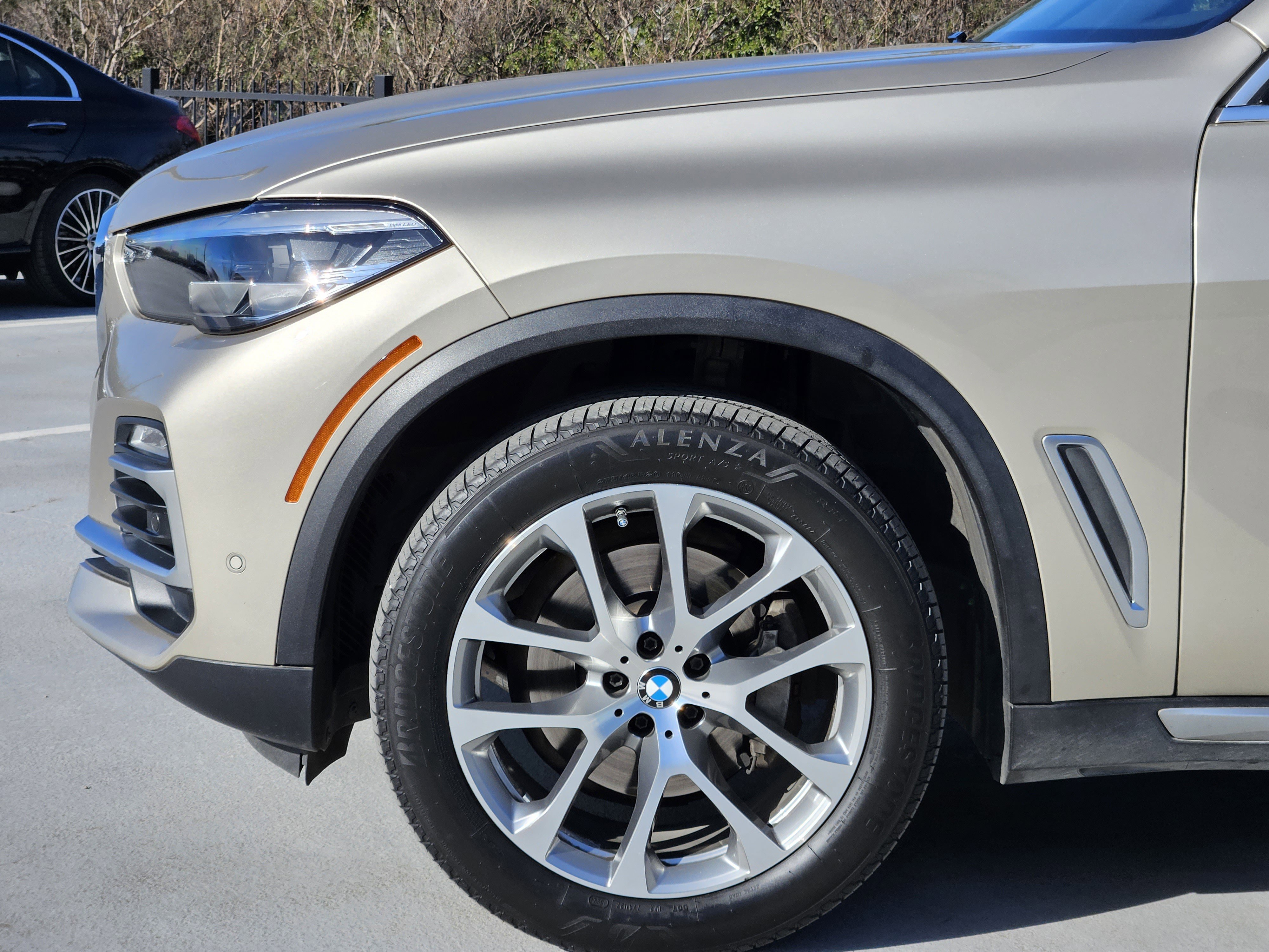 Used 2019 BMW X5 xDrive40i w/ Premium Package image 12