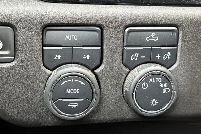 Used 2025 Chevrolet Silverado 1500 LT image 39