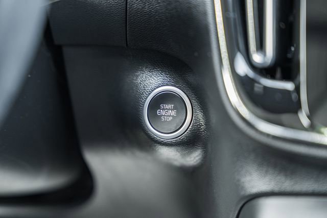 Used 2023 Volvo XC40 B5 Plus w/ Climate Package image 28