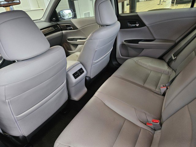 Used 2017 Honda Accord EX-L image 9