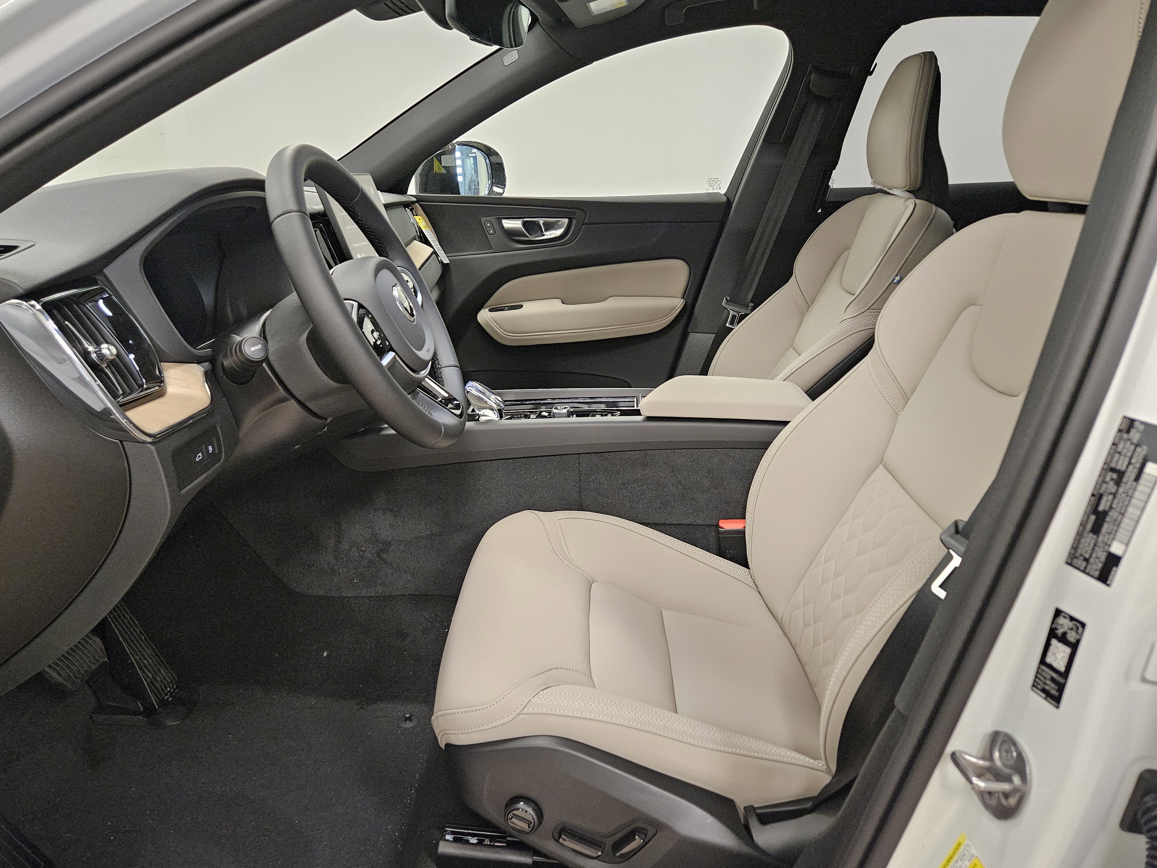 New 2026 Volvo XC60 T8 Plus w/ Protection Package Premier image 10