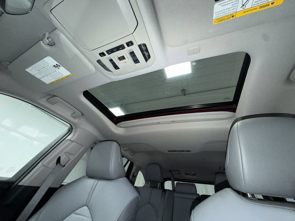 Used 2020 Toyota Highlander XLE AWD/4WD image 24
