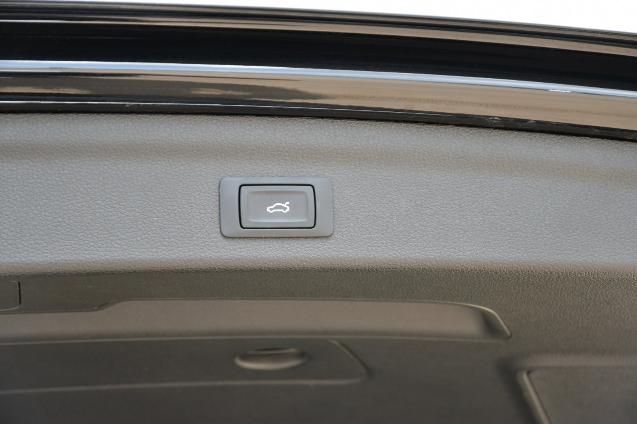 Used 2025 Audi Q3 2.0T Premium image 8