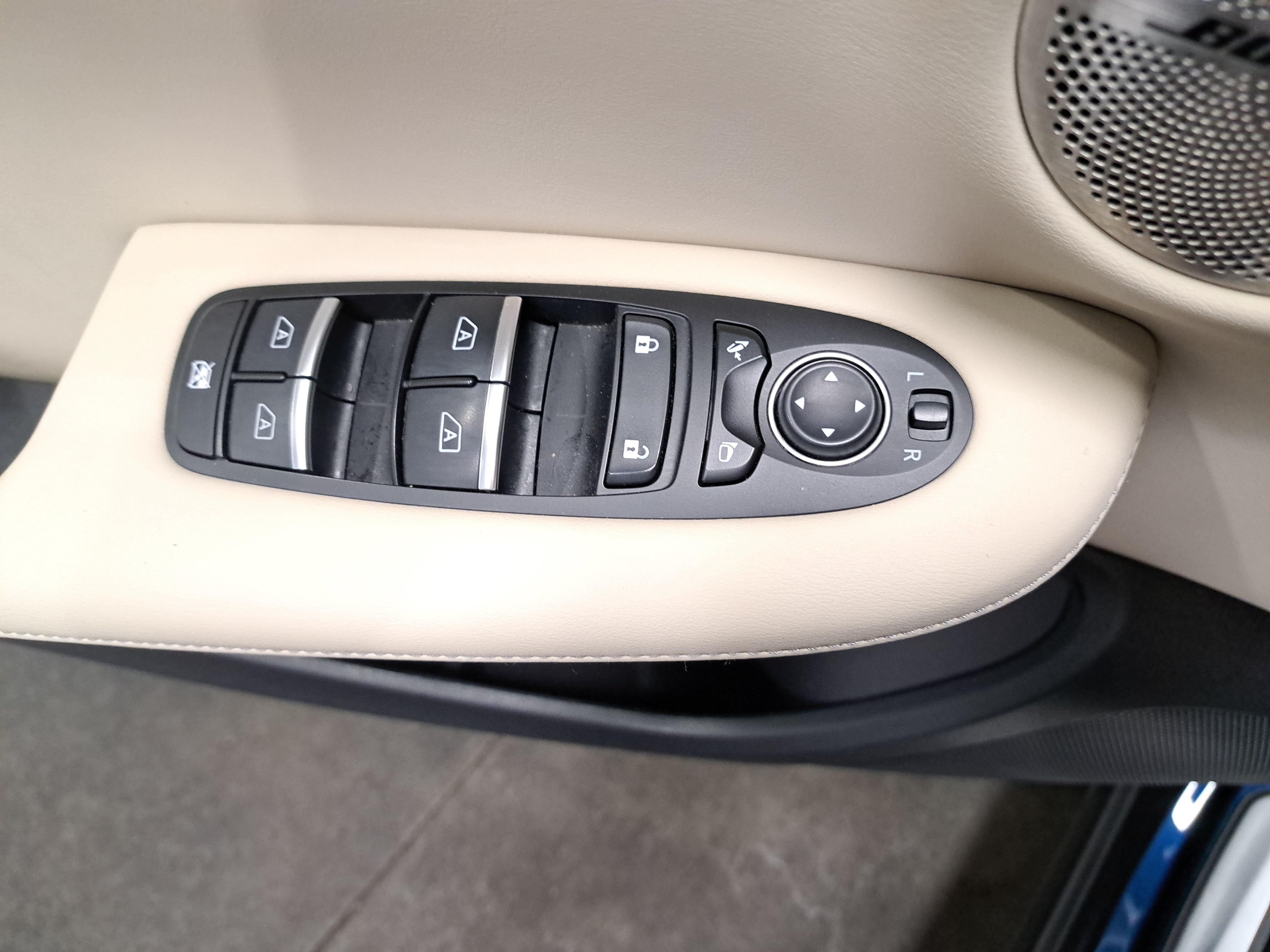 Used 2022 INFINITI QX50 Sensory w/ Cargo Package AWD/4WD image 29
