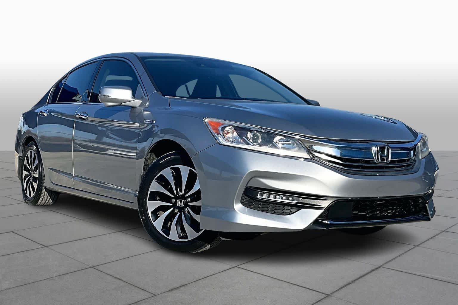 Used 2017 Honda Accord Hybrid Sedan image 3