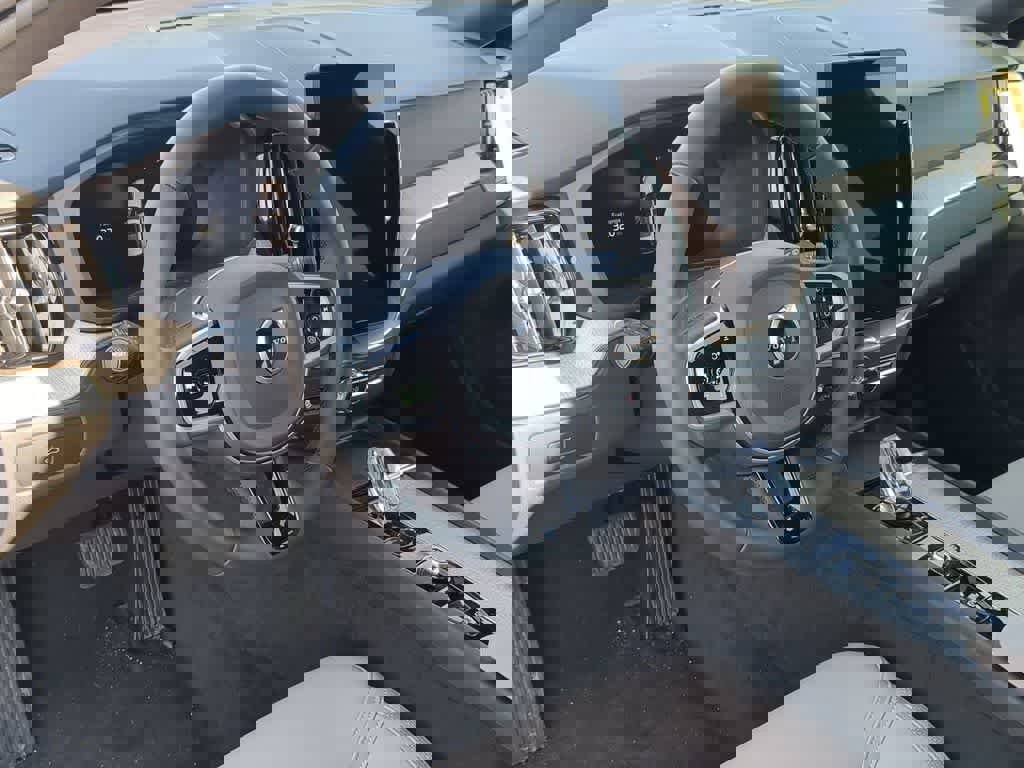 New 2026 Volvo XC60 B5 Core w/ Protection Package Premier image 2