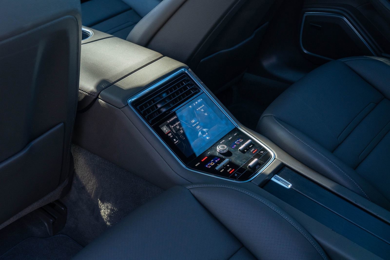 Certified 2023 Porsche Panamera Platinum Edition image 35