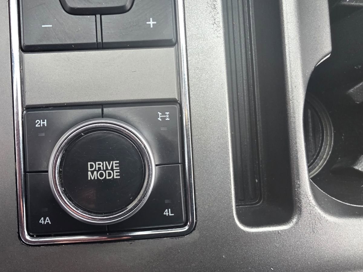 Used 2019 Ford Expedition XLT w/ Equipment Group 202A image 5