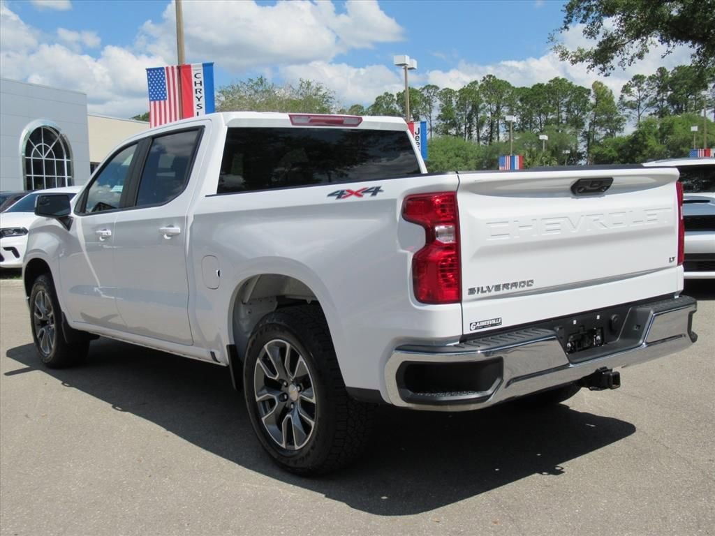 Used 2024 Chevrolet Silverado 1500 LT AWD/4WD image 5