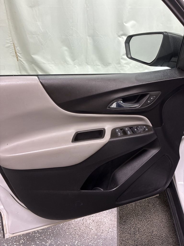 Used 2022 Chevrolet Equinox LS w/ LS Convenience Package AWD/4WD image 12