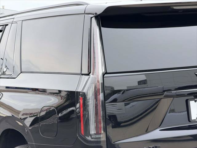 Used 2025 Cadillac Escalade ESV Sport Platinum AWD/4WD image 13