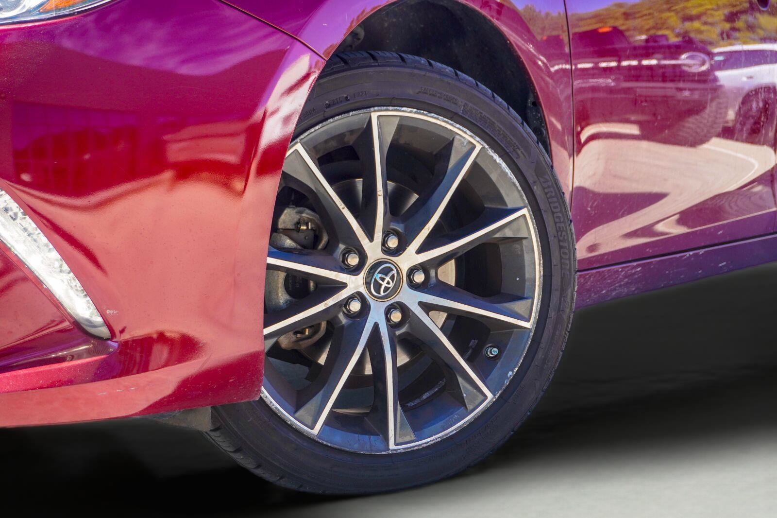 Used 2017 Toyota Camry XSE FWD image 2